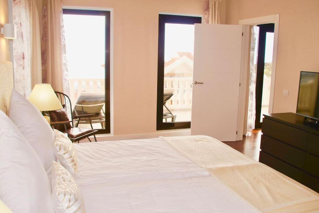 Villa Vista Bella Costa Adeje In Ruhiger Villengegend Mit Meerblick Kültér fotó
