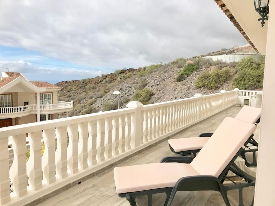 Villa Vista Bella Costa Adeje In Ruhiger Villengegend Mit Meerblick Kültér fotó