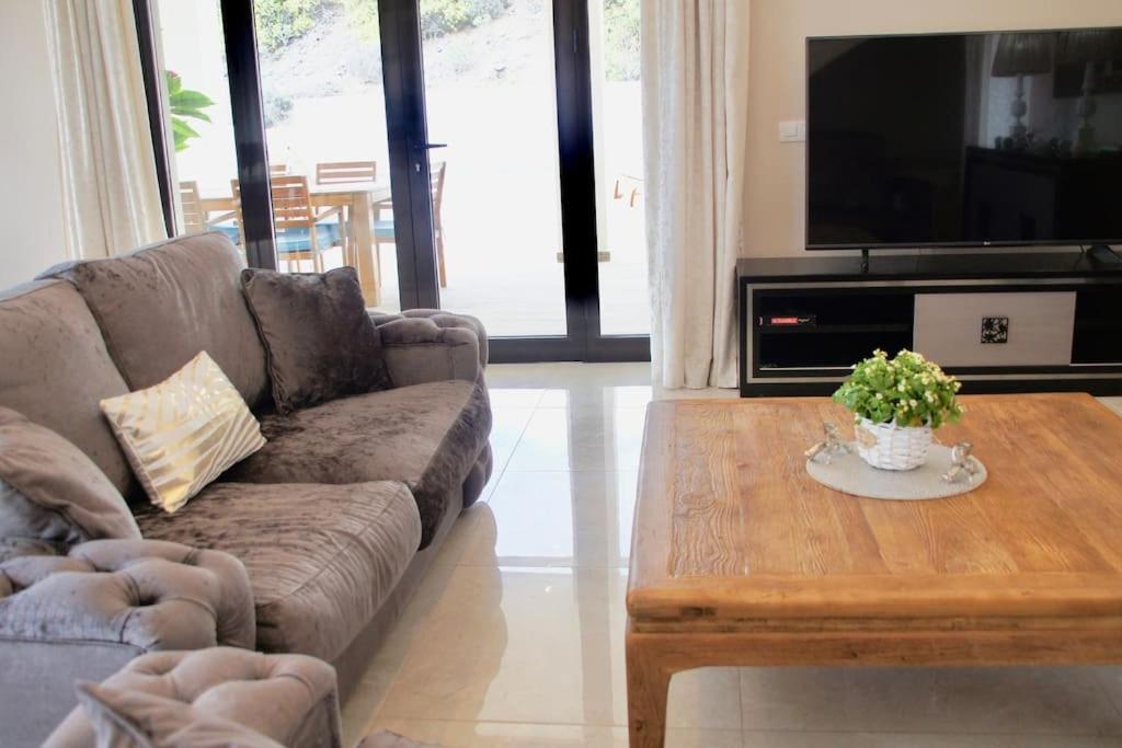 Villa Vista Bella Costa Adeje In Ruhiger Villengegend Mit Meerblick Kültér fotó