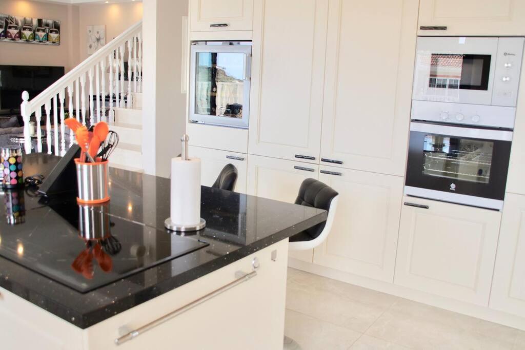 Villa Vista Bella Costa Adeje In Ruhiger Villengegend Mit Meerblick Kültér fotó