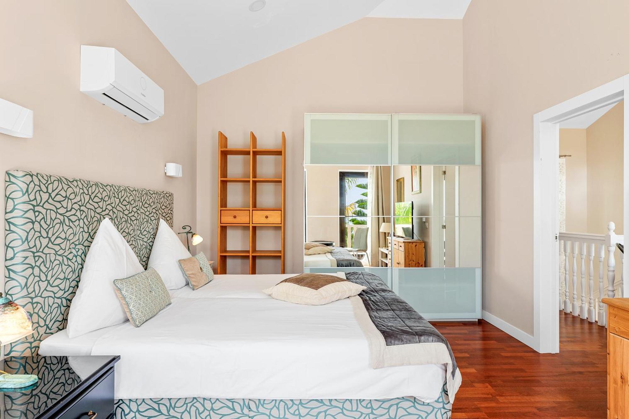 Villa Vista Bella Costa Adeje In Ruhiger Villengegend Mit Meerblick Kültér fotó